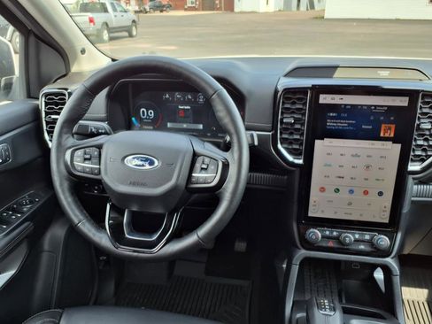 Used 2024 Ford Ranger Lariat w/ Trailer Tow Package image 17