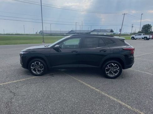 Used 2024 Chevrolet Trax LT FWD image 5