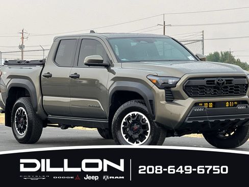 Used 2026 Toyota Tacoma TRD Off-Road w/ TRD Off Road Premium Package AWD/4WD image 2