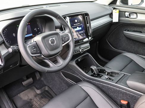 New 2026 Volvo XC40 B5 Core w/ Climate Package AWD/4WD image 28