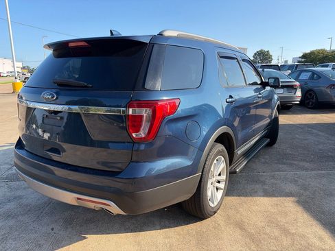Used 2017 Ford Explorer XLT w/ Equipment Group 202A FWD image 2