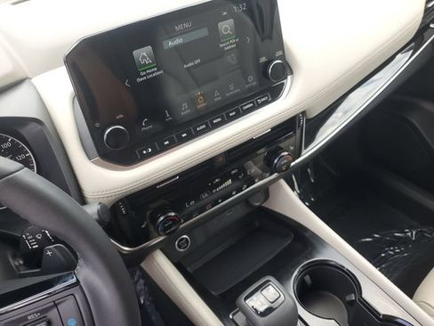 Certified 2023 Nissan Rogue SL w/ SL Premium Package FWD image 19