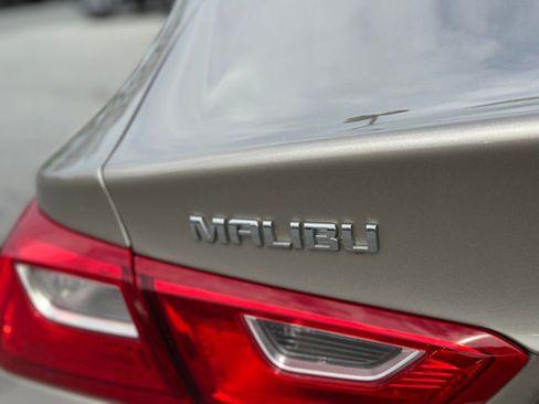 Used 2022 Chevrolet Malibu LS FWD image 38