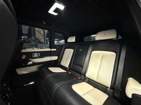Used 2022 Rolls-Royce Cullinan Black Badge w/ Dark Exterior Package image 48