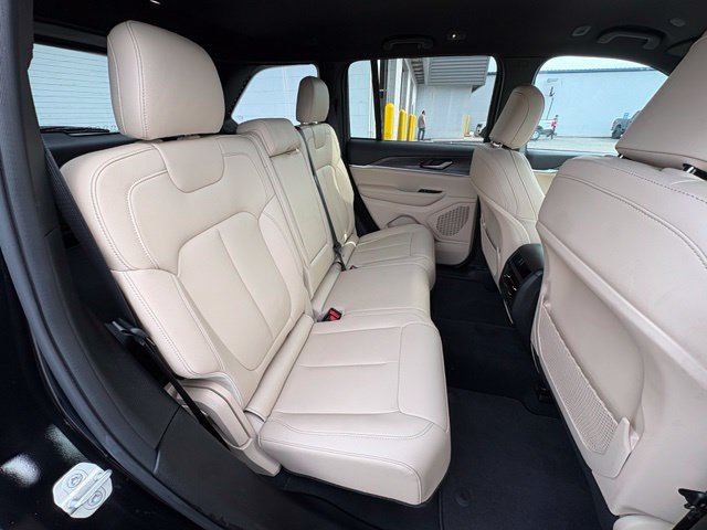Used 2024 Jeep Grand Cherokee Limited AWD/4WD image 31