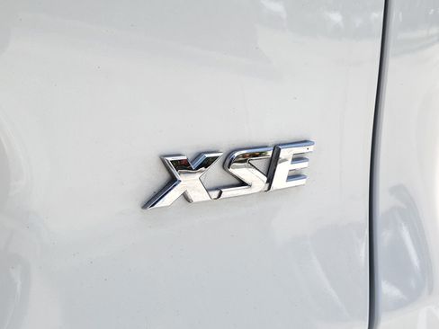 Used 2024 Toyota RAV4 XSE w/ Weather Package AWD/4WD image 9