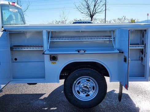 New 2026 Ford F250 XL w/ XL Chrome Package AWD/4WD image 11
