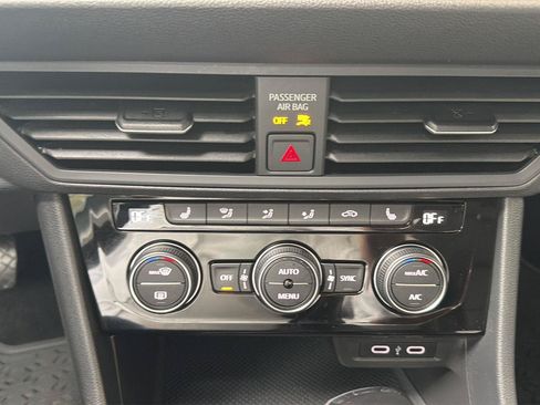 Certified 2023 Volkswagen Jetta SE w/ Panoramic Sunroof Package FWD image 22