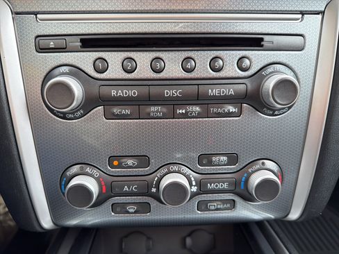 Used 2017 Nissan Pathfinder SL image 41