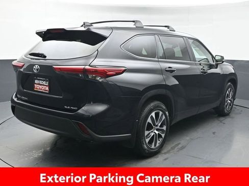 Certified 2023 Toyota Highlander XLE image 7