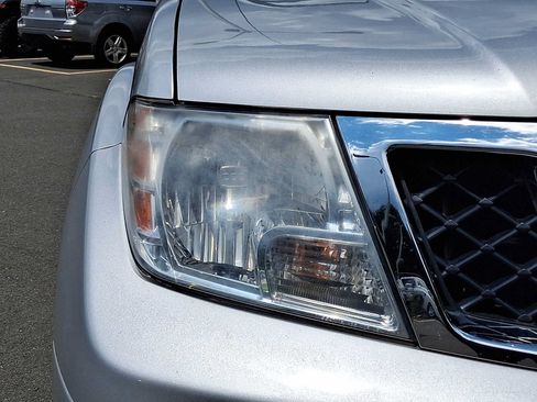 Used 2019 Nissan Frontier SV AWD/4WD image 9