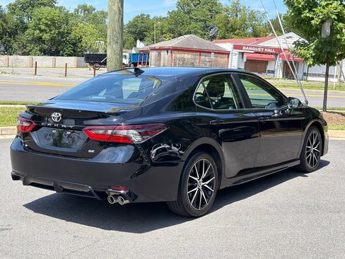 Used 2024 Toyota Camry SE FWD image 4