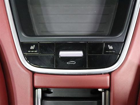 Used 2019 Porsche Panamera 4 image 16