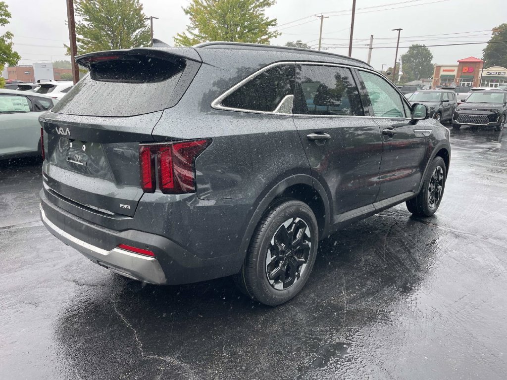 Used 2025 Kia Sorento S w/ Panoramic Sunroof Package AWD/4WD image 8