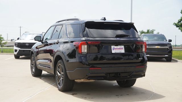 Used 2025 Ford Explorer ST-Line w/ ST-Line Street Pack AWD/4WD image 7