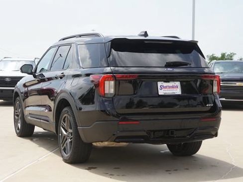 Used 2025 Ford Explorer ST-Line w/ ST-Line Street Pack AWD/4WD image 7