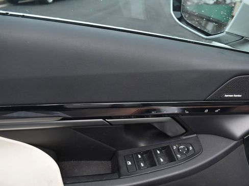 Used 2024 BMW i5 eDrive40i image 13