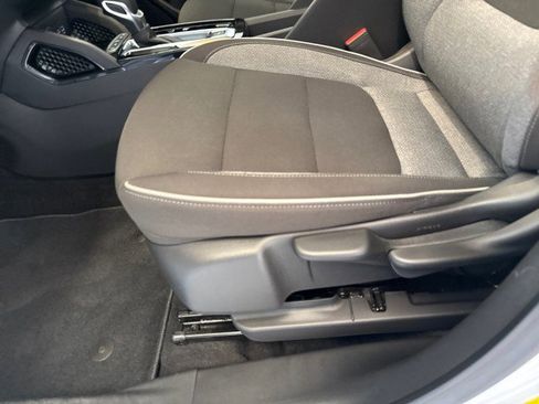 Used 2024 Chevrolet TrailBlazer LT w/ LT Cold Weather Package FWD image 16