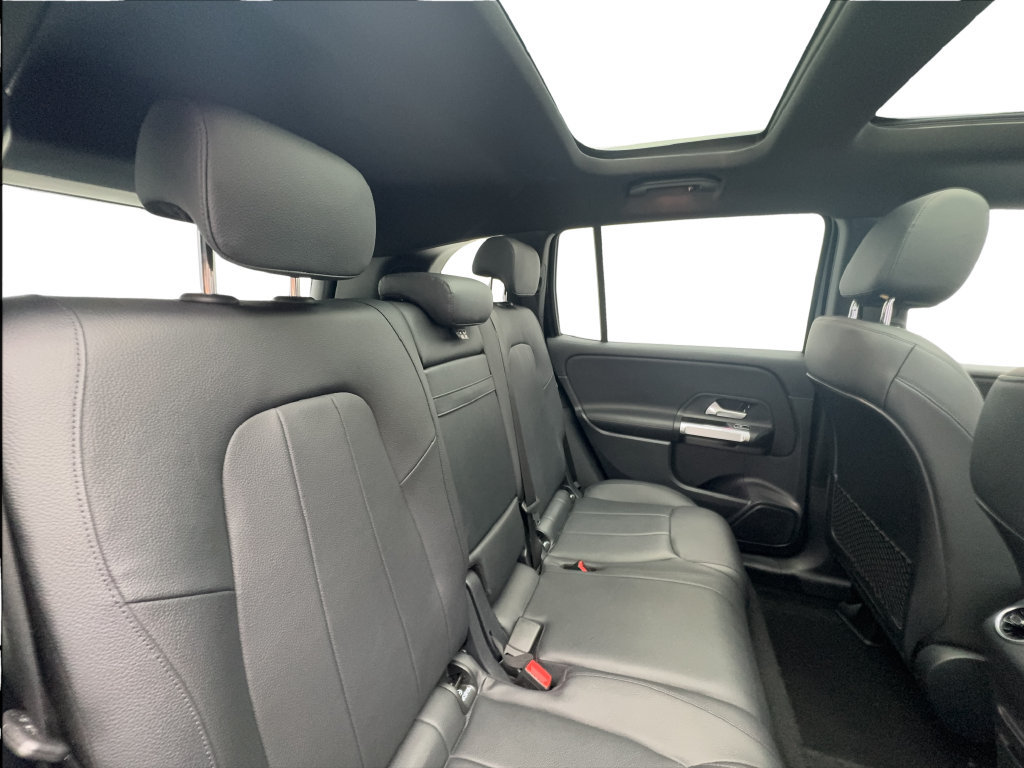 Used 2022 Mercedes-Benz GLB 250 4MATIC w/ Premium Package Lite image 28