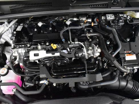 Used 2024 Toyota Prius XLE image 10