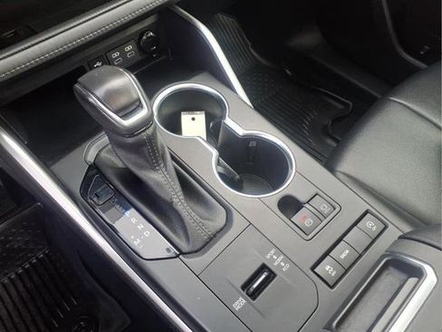 Used 2022 Toyota Highlander XLE image 20