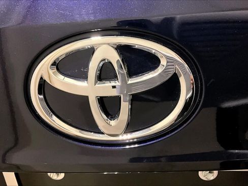 Used 2026 Toyota Highlander Platinum AWD/4WD image 32