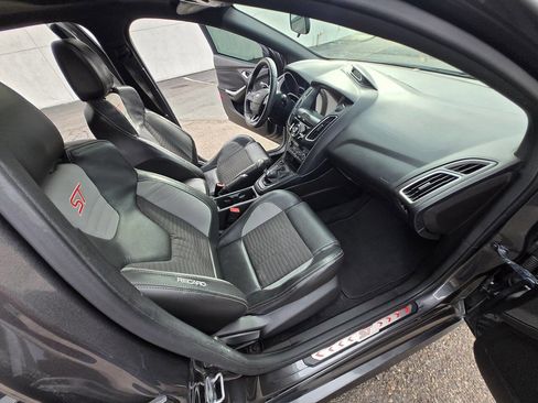 Used 2016 Ford Focus ST w/ Equipment Group 401A image 34