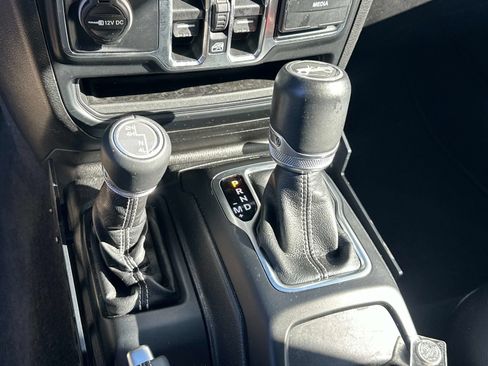 Used 2019 Jeep Wrangler Unlimited Sahara AWD/4WD image 20