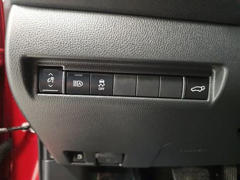 Certified 2024 Toyota Venza XLE image 20