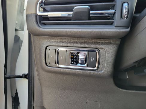 Certified 2022 Lincoln Corsair AWD w/ Equipment Group 101A image 11