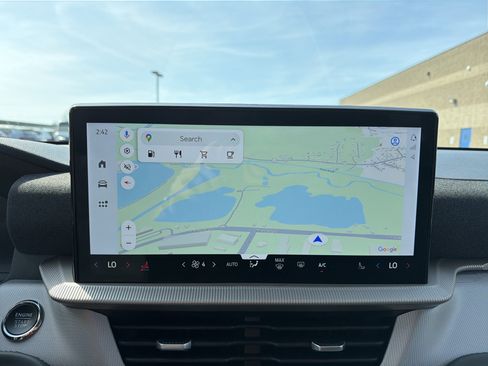 Used 2025 Ford Explorer Active image 19