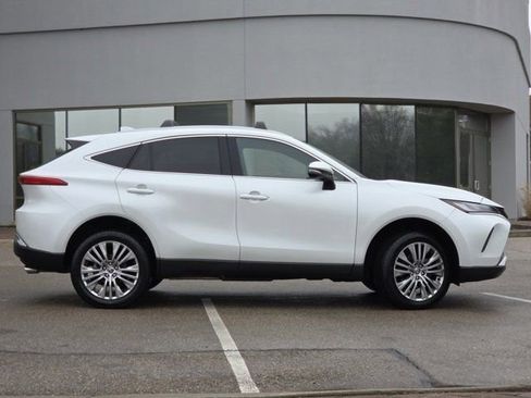 Used 2023 Toyota Venza XLE image 24