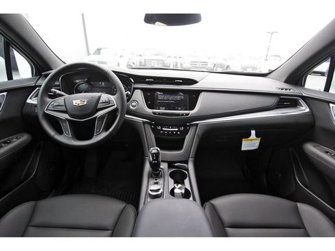 New 2026 Cadillac XT5 Luxury w/ LPO, Floor Liner Package AWD/4WD image 9