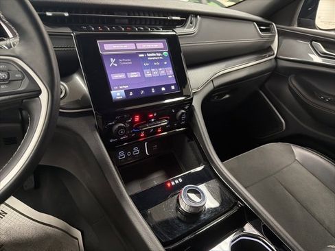 Used 2022 Jeep Grand Cherokee Altitude image 22