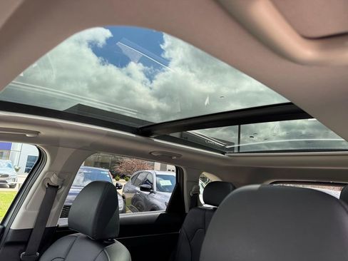 Used 2025 Kia Sorento EX w/ EX Panoramic Sunroof Package image 7