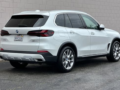 Used 2025 BMW X5 xDrive50e image 2