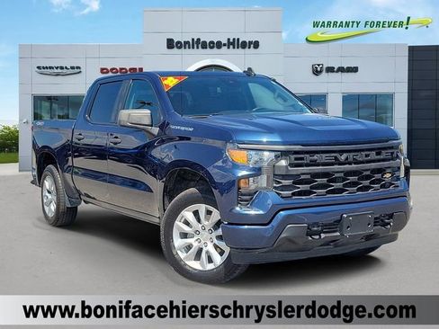 Used 2022 Chevrolet Silverado 1500 Custom image 1