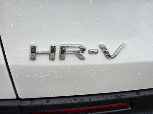 Used 2023 Honda HR-V LX image 11