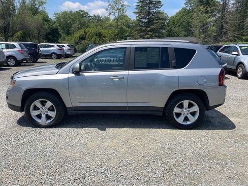 Used 2017 Jeep Compass Latitude AWD/4WD image 8