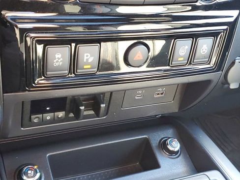 Used 2021 Nissan Titan PRO-4X w/ Pro-4x Convenience Package image 21