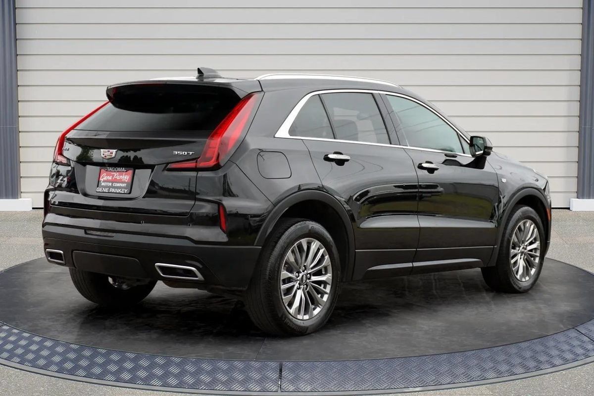 Used 2024 Cadillac XT4 Premium Luxury AWD/4WD image 7