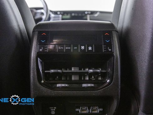 Used 2021 Jeep Grand Cherokee L Overland w/ Luxury Tech Group IV AWD/4WD image 29