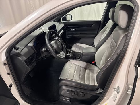 Used 2026 Honda CR-V Sport Touring image 3