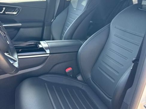 Used 2025 Mercedes-Benz GLC 350e 4MATIC image 4