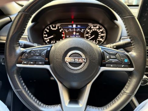 Used 2023 Nissan Altima 2.5 SV w/ SV Premium Package FWD image 18