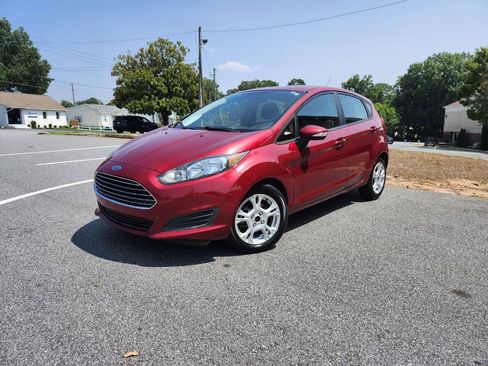 Used 2014 Ford Fiesta SE w/ Comfort Package FWD image 3
