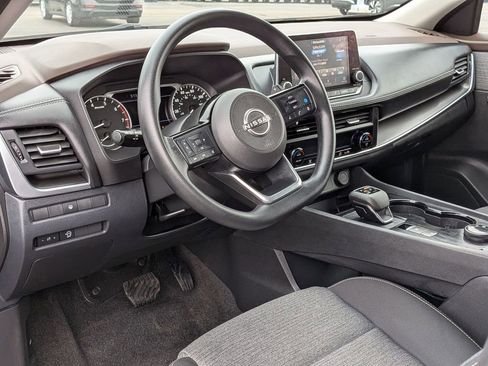 Used 2023 Nissan Rogue SV image 10