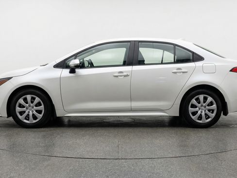 Used 2025 Toyota Corolla LE image 5