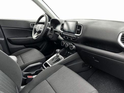 New 2025 Hyundai Venue SE image 15