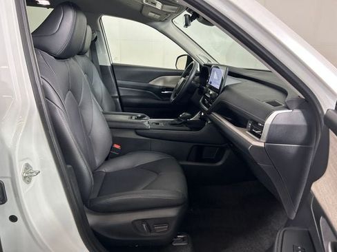 Used 2024 Toyota Grand Highlander AWD image 27